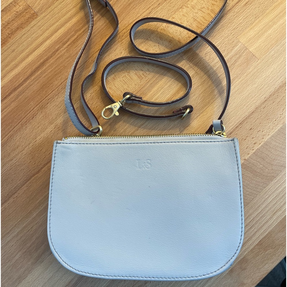 Lo & Sons Waverly Crossbody bag in light grey with gold hardware.